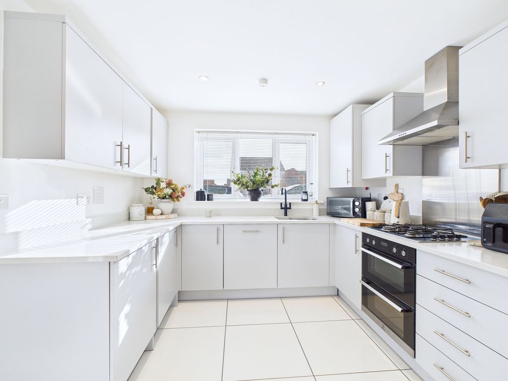 Property photo 3 of 20 Cam01909G0-Pr0469-Still009