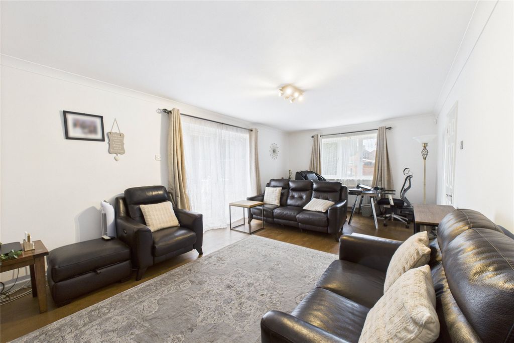 Property photo 3 of 16 Picture No. 02