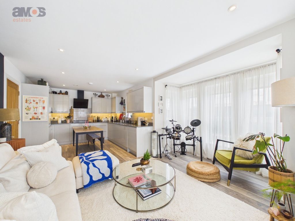 Property photo 2 of 11 5170443