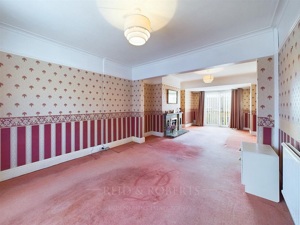 Property photo 3 of 19 Lounge/Dining Room