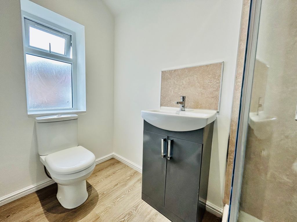 Property photo 3 of 6 Bathroom