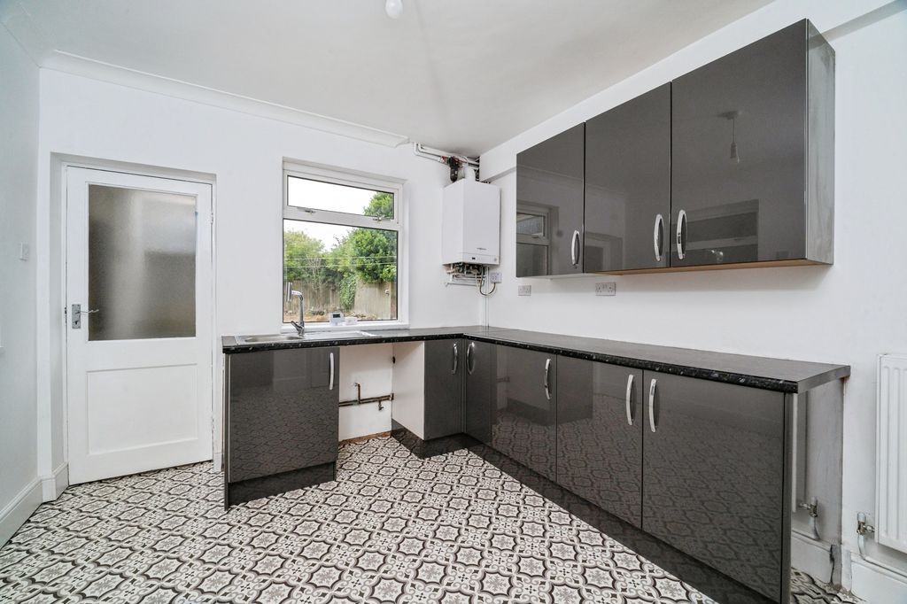Property photo 3 of 13 Kitchen