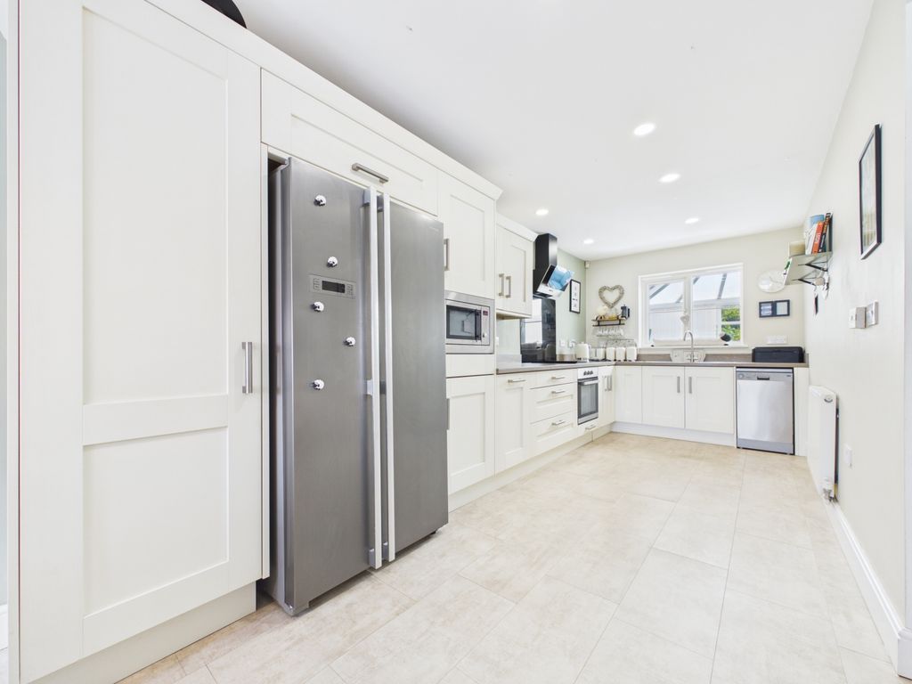 Property photo 3 of 23 3- Rob Hammond Ewemove Pontefract