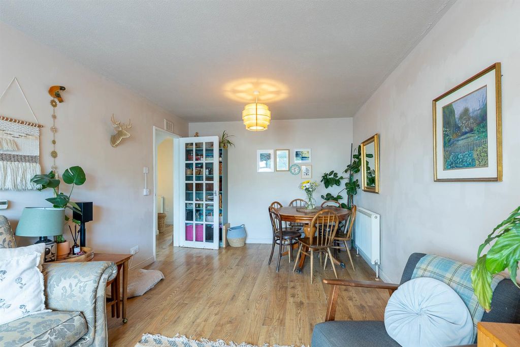 Property photo 3 of 21 S003.Jpg