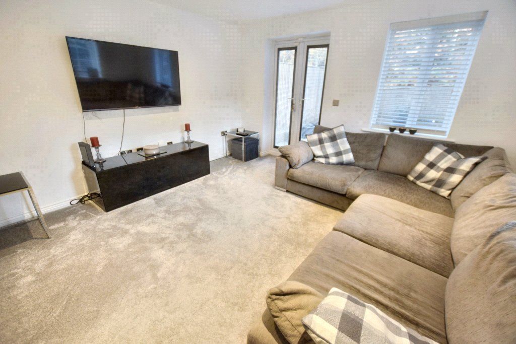 Property photo 3 of 20 Lounge