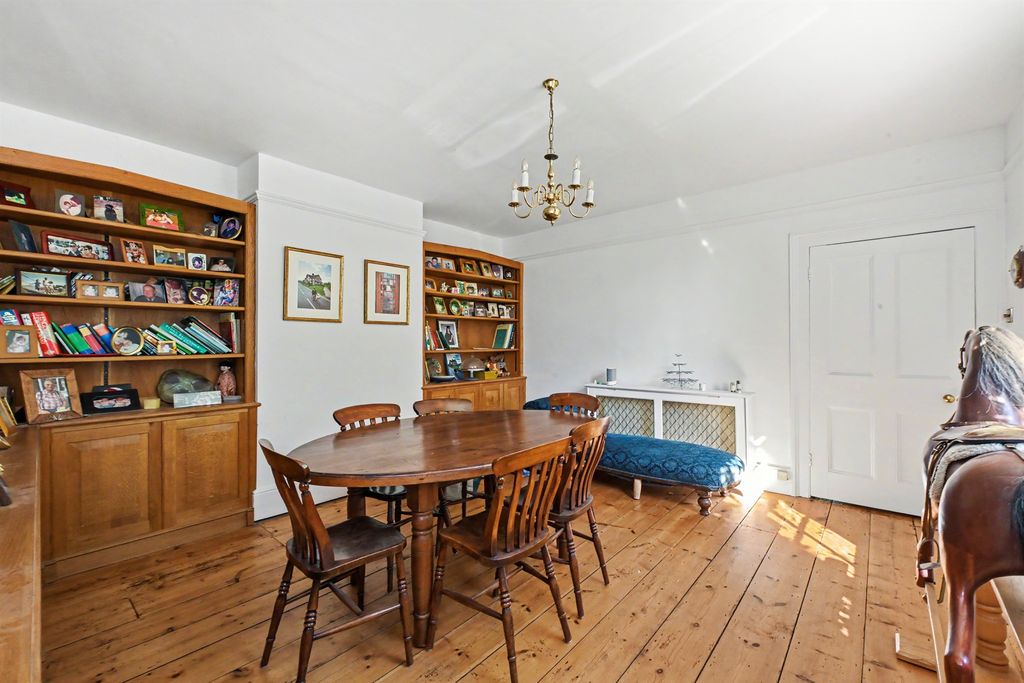 Property photo 3 of 23