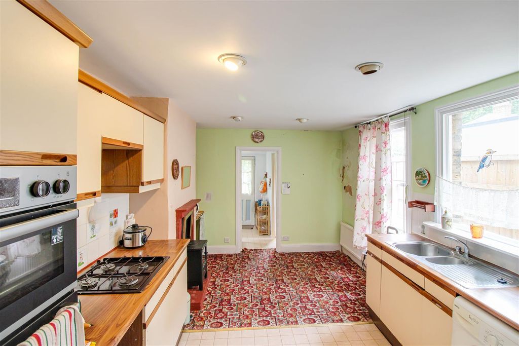 Property photo 3 of 27 Kitchen