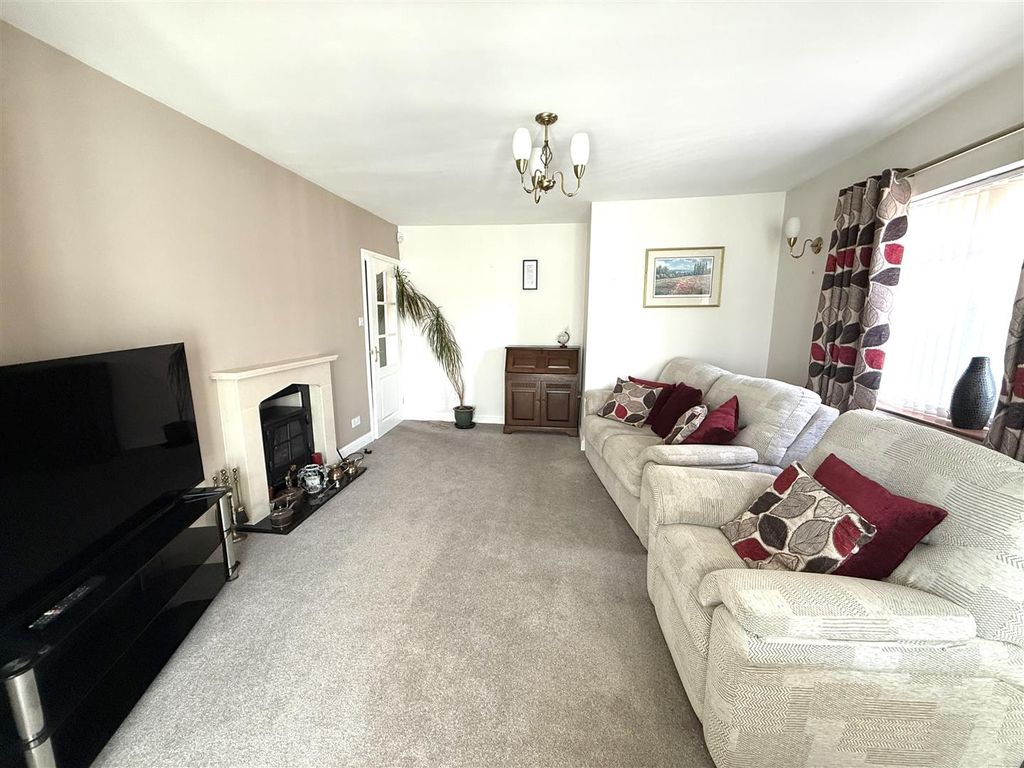 3 bed detached bungalow for saleDovedale Crescent, Belper DE56 photo 5