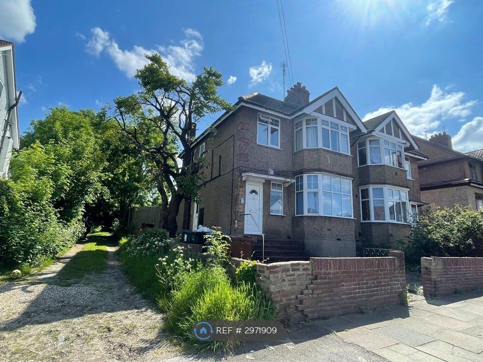 Property photo 1 of 12 Front Of The House - Top Floor Flat