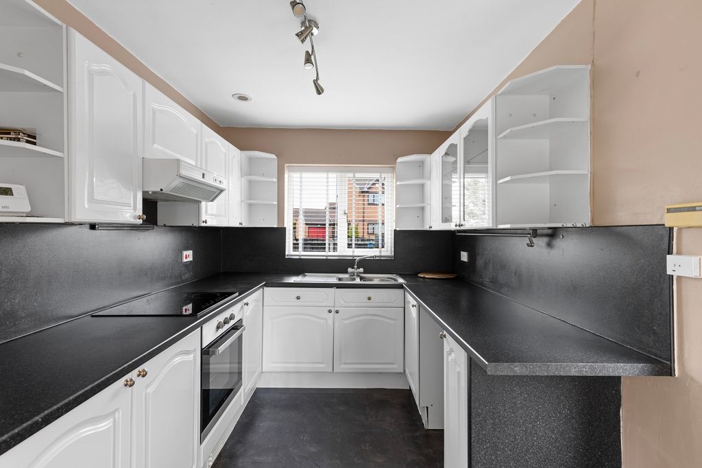 Property photo 3 of 13 Kitchen