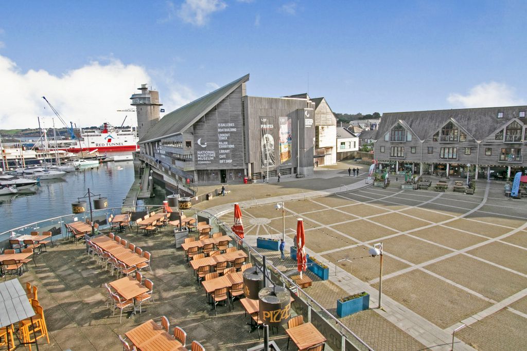 Property photo 1 of 17 Photography