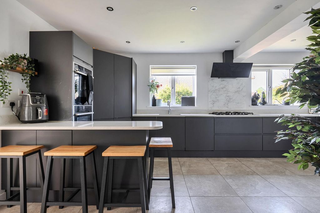 Property photo 2 of 24 Kitchen