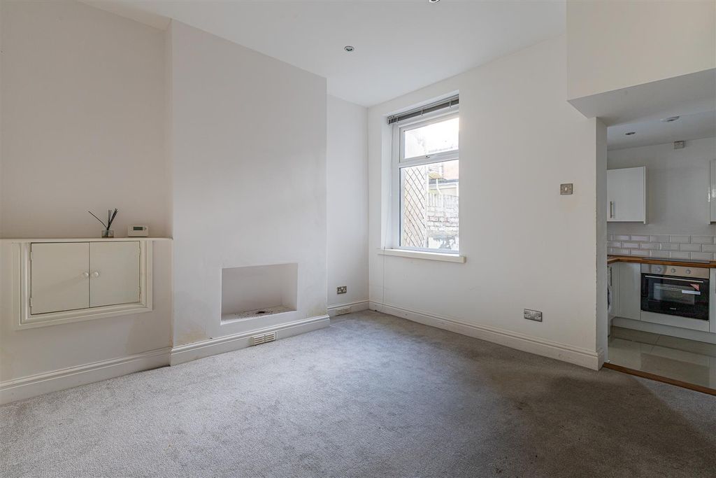 Property photo 3 of 15 162-5.Jpg