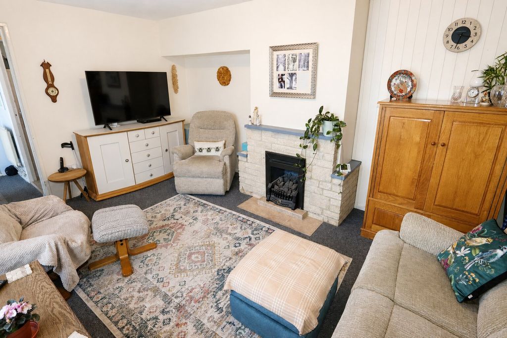Property photo 2 of 20