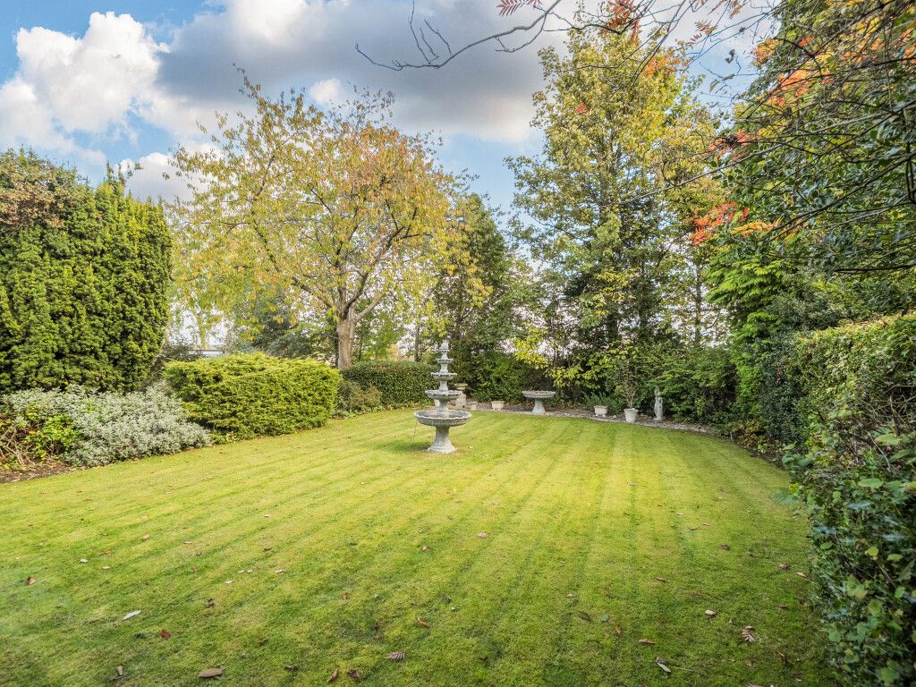 Property photo 2 of 41 1369972-41-68Fb6d...