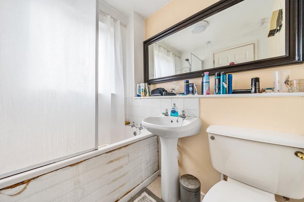 Property photo 3 of 10 Bathroom