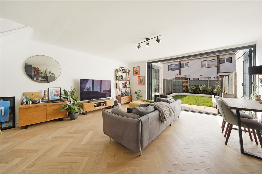 Property photo 1 of 24 57 Kidbrooke Park Close - Wx169A6Hkgdlgff1Mjcd.Jpg