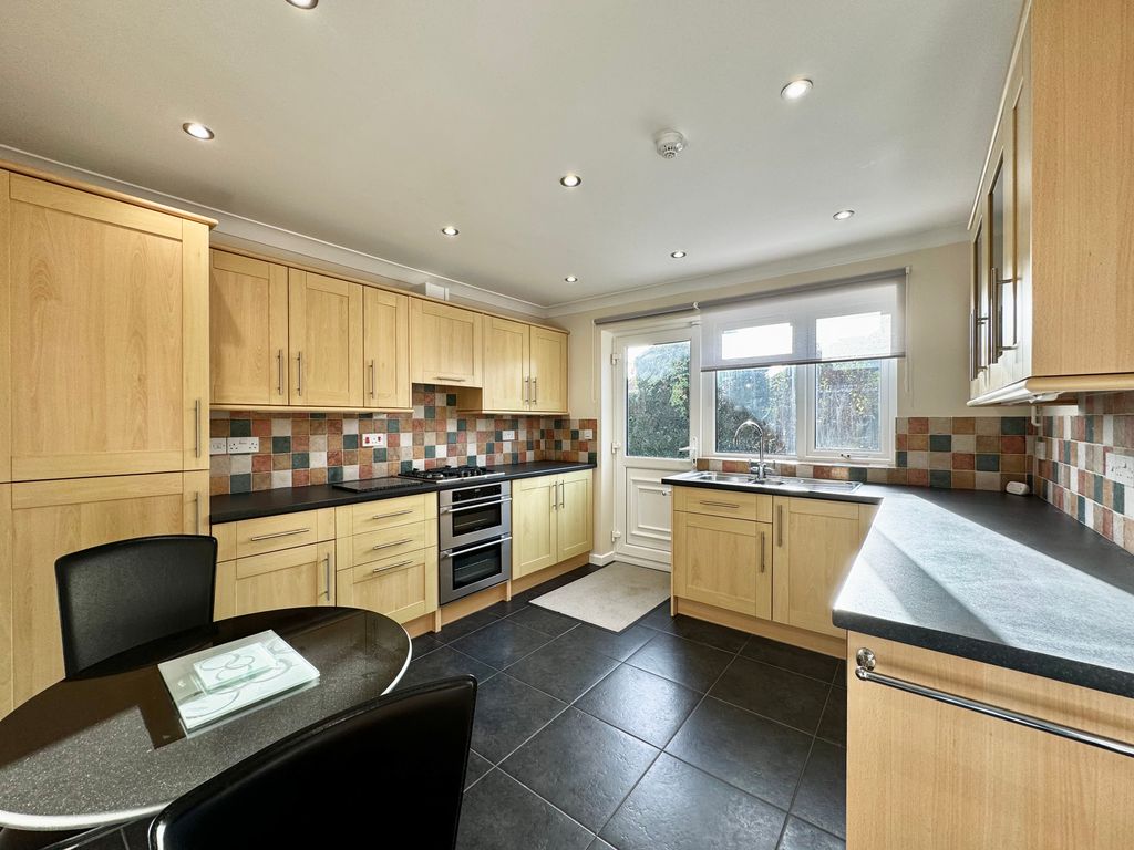 Property photo 2 of 17 Kitchen