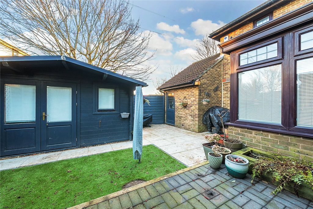 Property photo 3 of 24 Garden