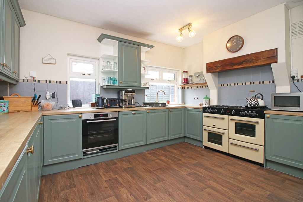 Property photo 2 of 31