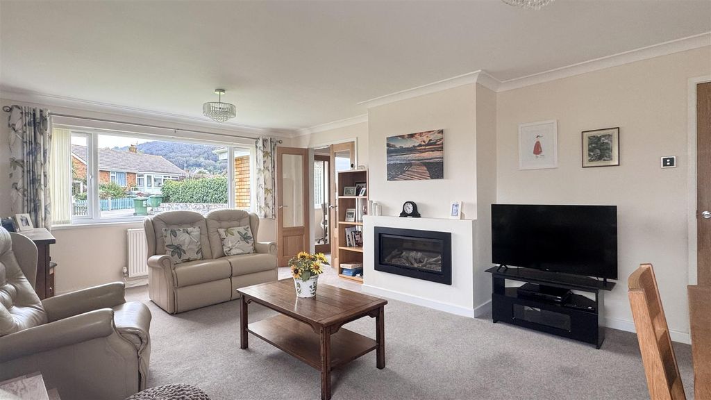 Property photo 3 of 16 Lounge 3 (3).Jpg