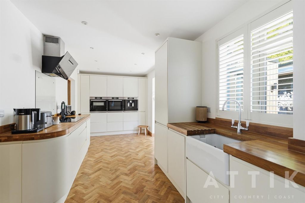 Property photo 3 of 38 Ar701946.Jpg