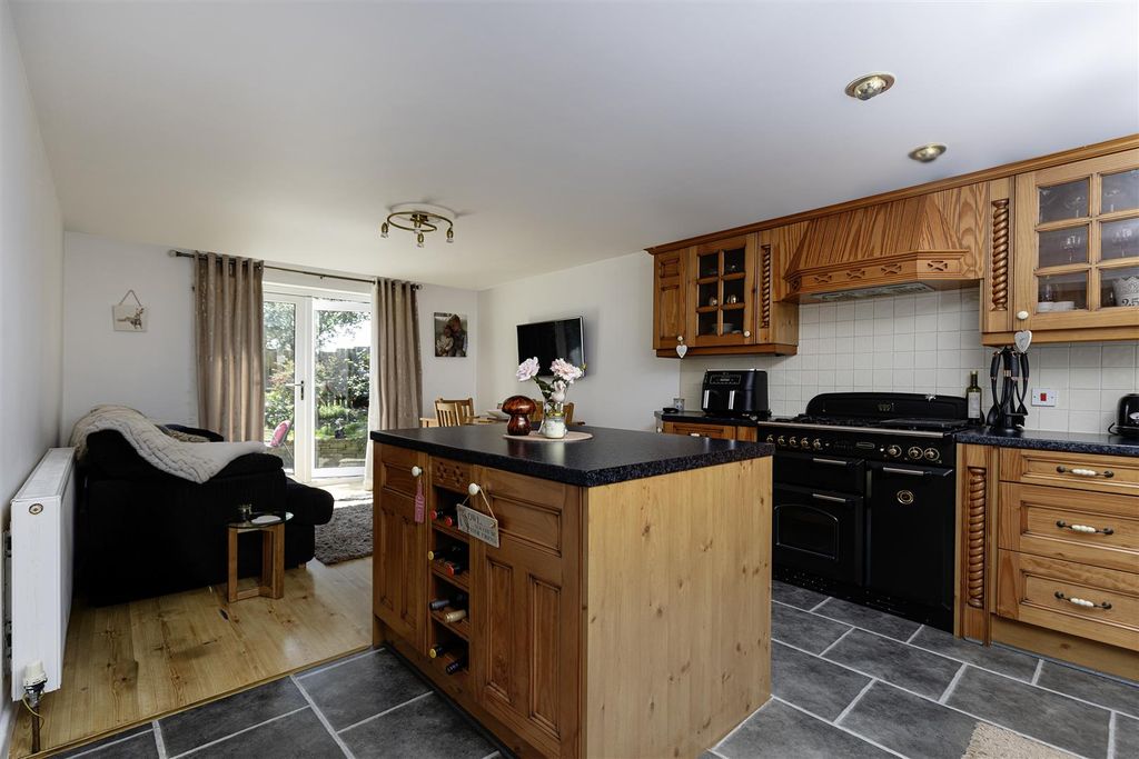 Property photo 2 of 40 Dining Kitchen