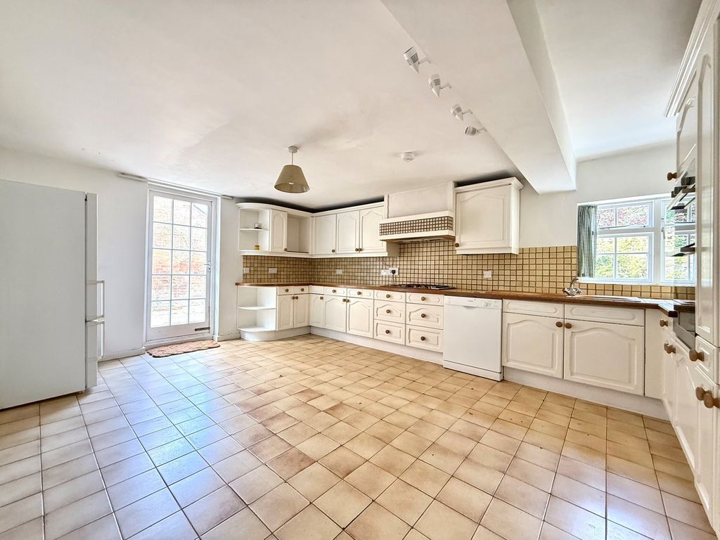 Property photo 2 of 16