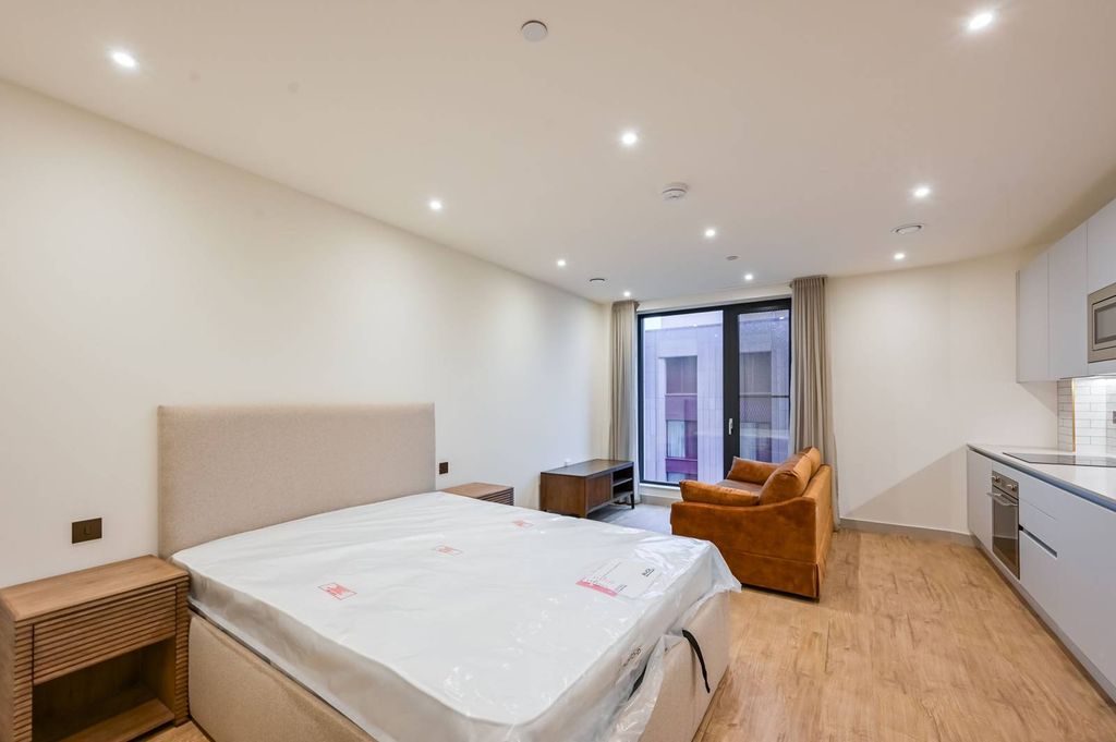 Property photo 2 of 54