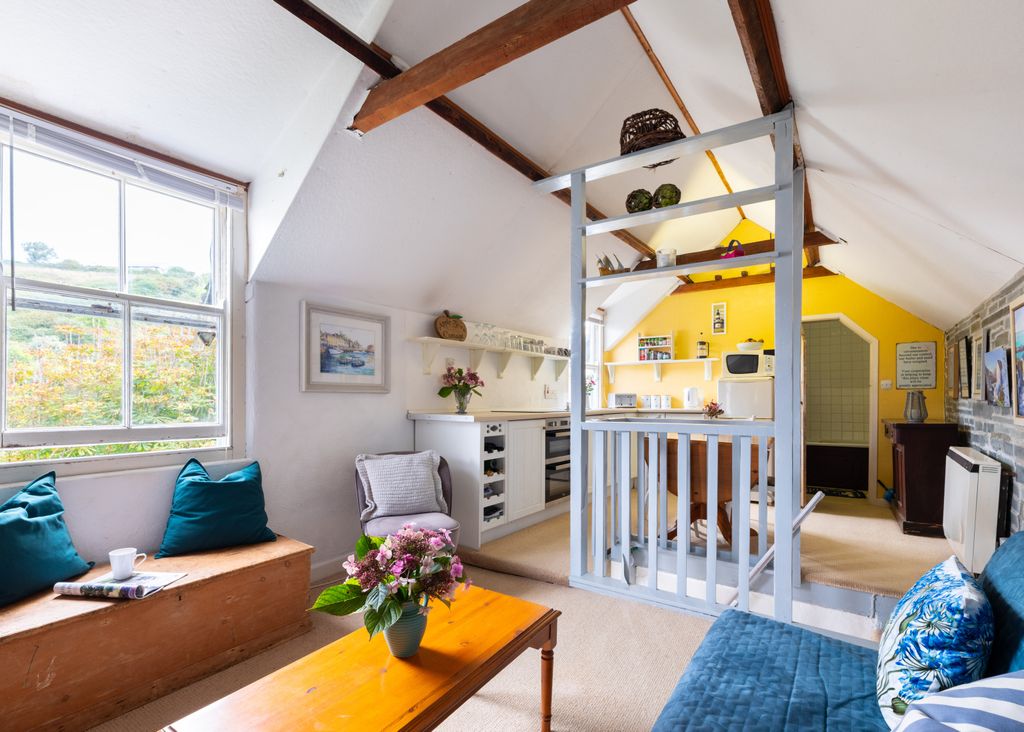 Property photo 2 of 11 Gallery