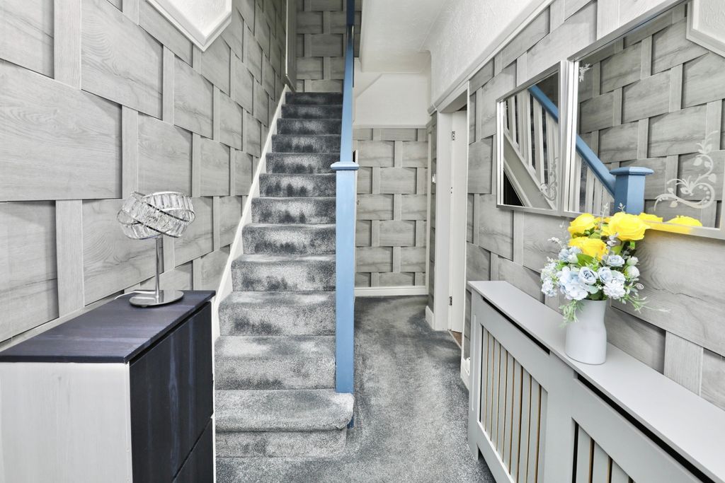 Property photo 2 of 20 1