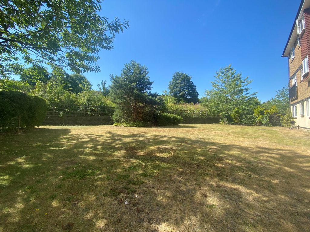 Property photo 2 of 8 Garden
