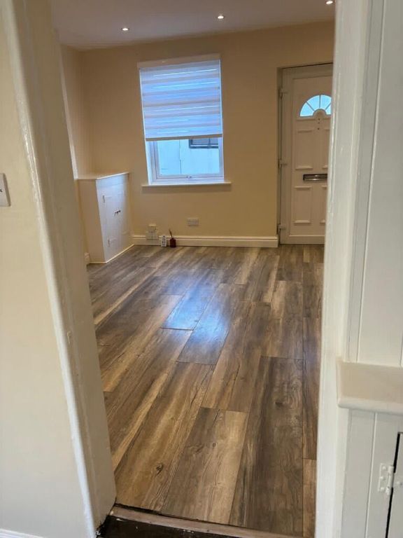 Property photo 2 of 6 Gallery