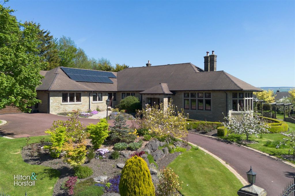 Property photo 1 of 32 Middleton Drive