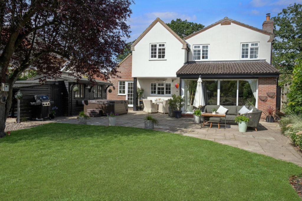 Property photo 1 of 32