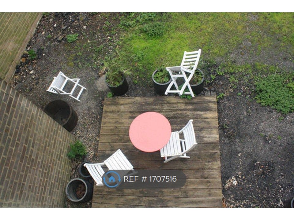 Property photo 2 of 12 Commual Garden