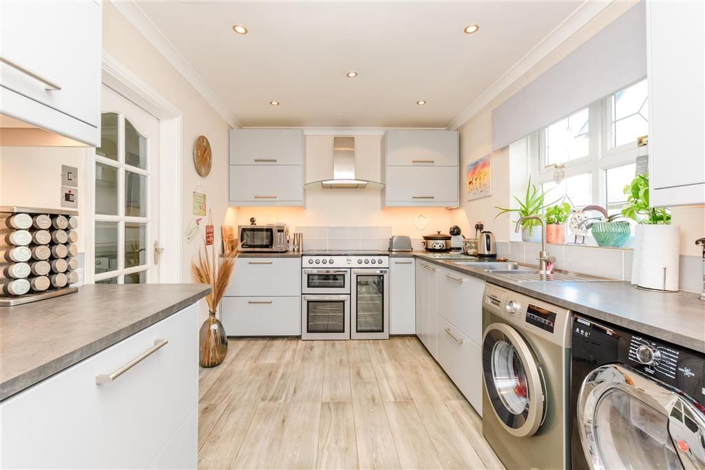 Property photo 3 of 12 Kitchen