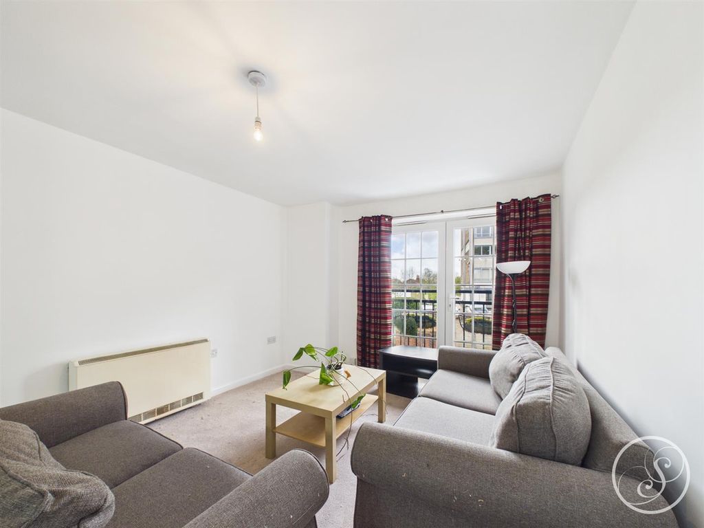 Property photo 2 of 11 Lounge