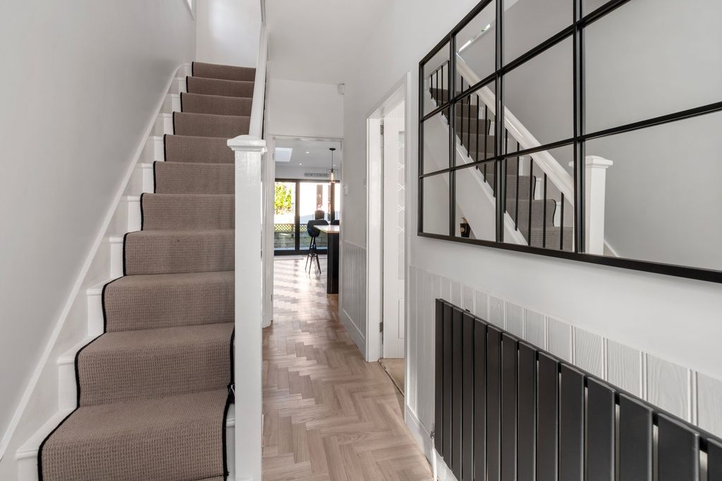 Property photo 3 of 34