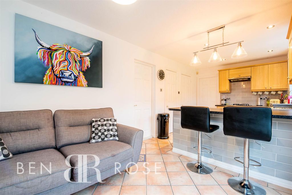 Property photo 3 of 28 Kitchen