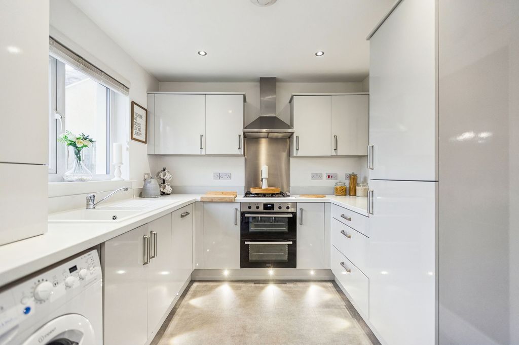 Property photo 2 of 23