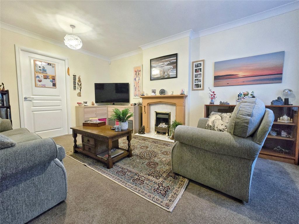 Property photo 3 of 21 Lounge