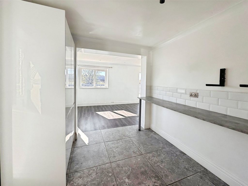 Property photo 3 of 22 Picture No. 23