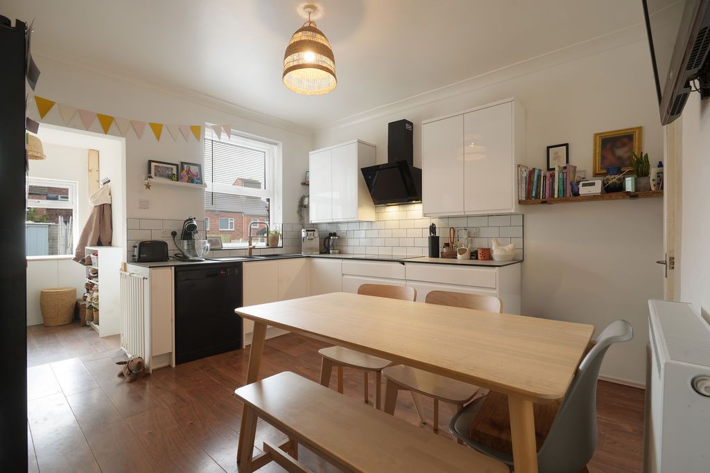 Property photo 3 of 25 Kitchen Diner