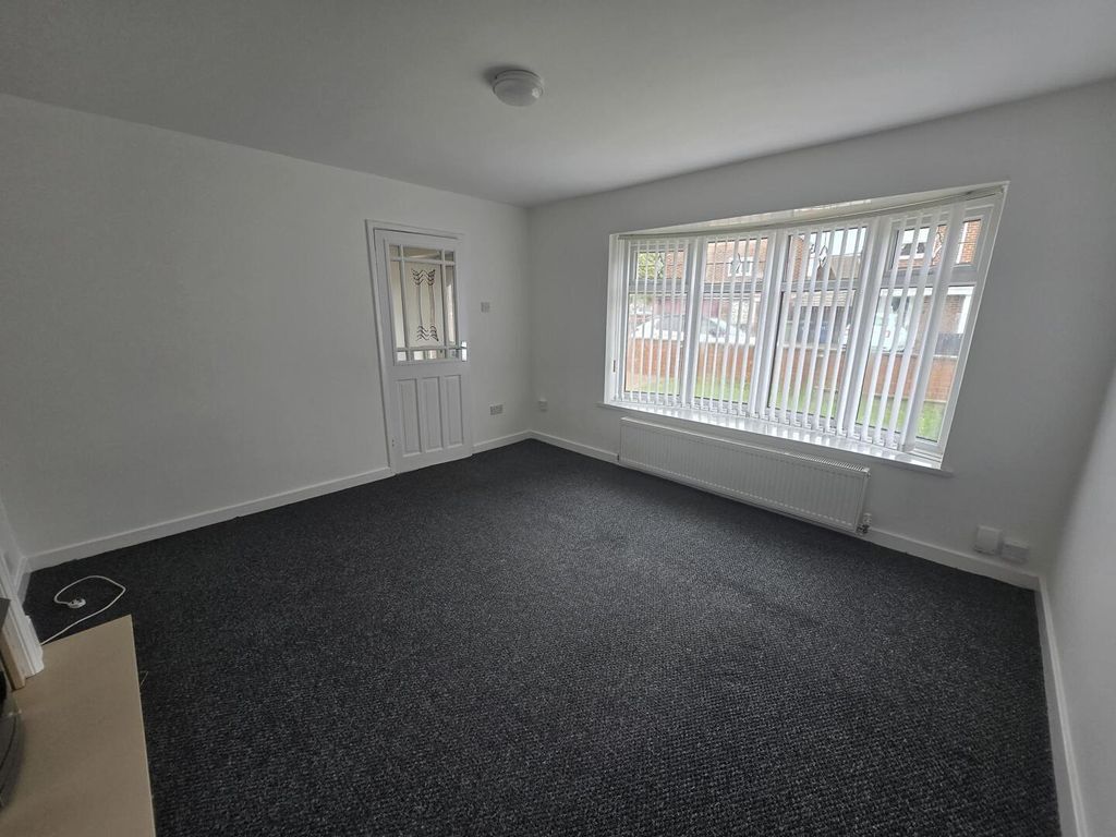 Property photo 3 of 11 Living Room