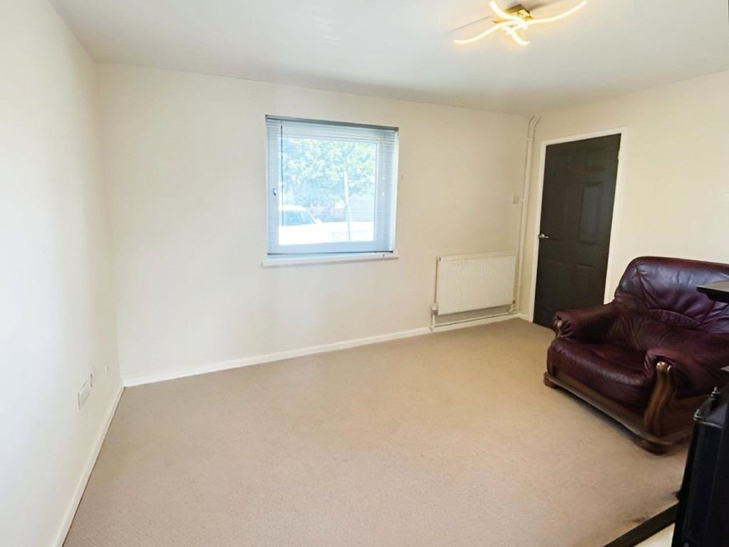 Property photo 3 of 23 Living Room