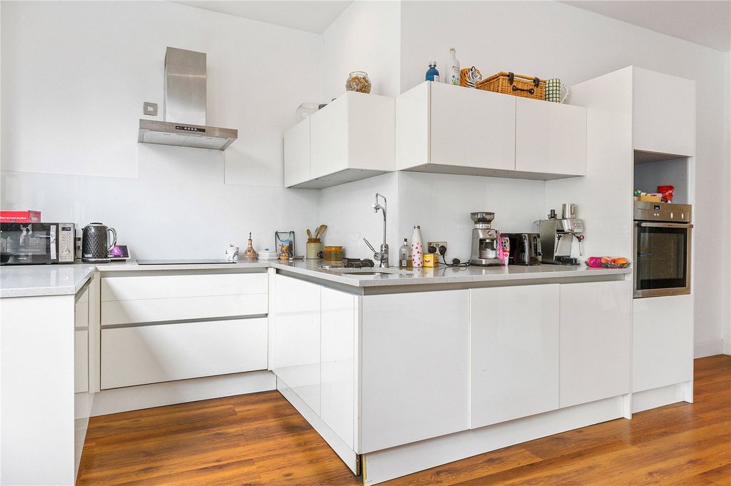 Property photo 3 of 14 Kitchen