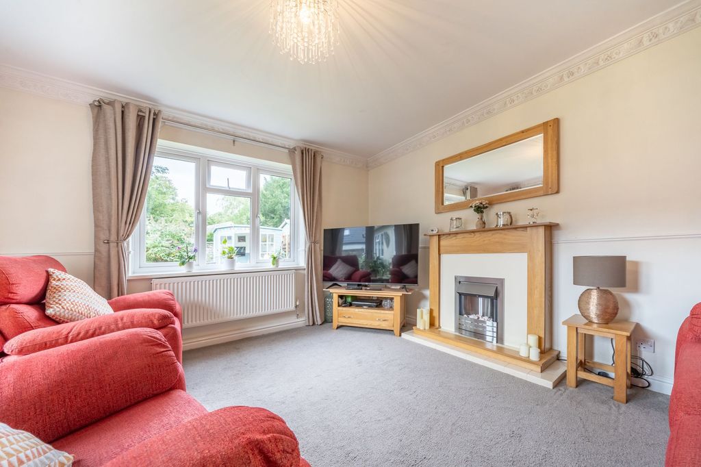 Property photo 2 of 28