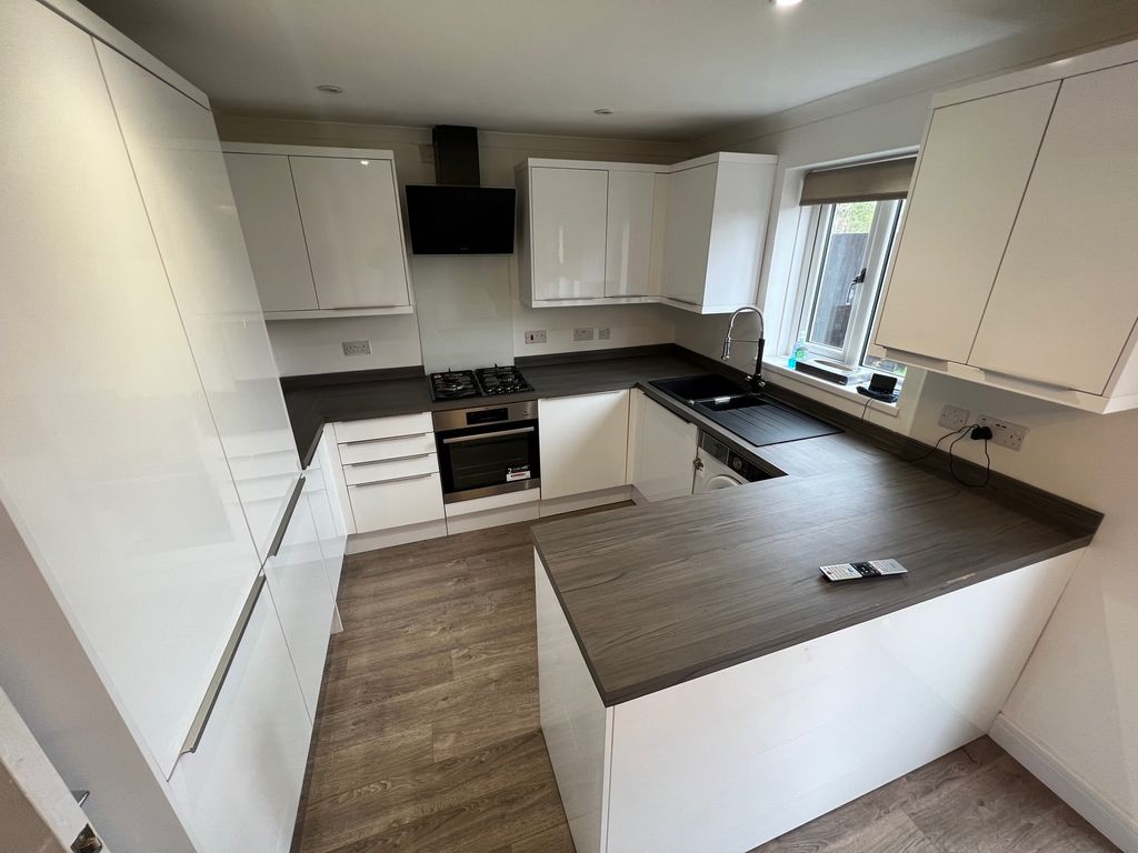 Property photo 2 of 11 Kitchen