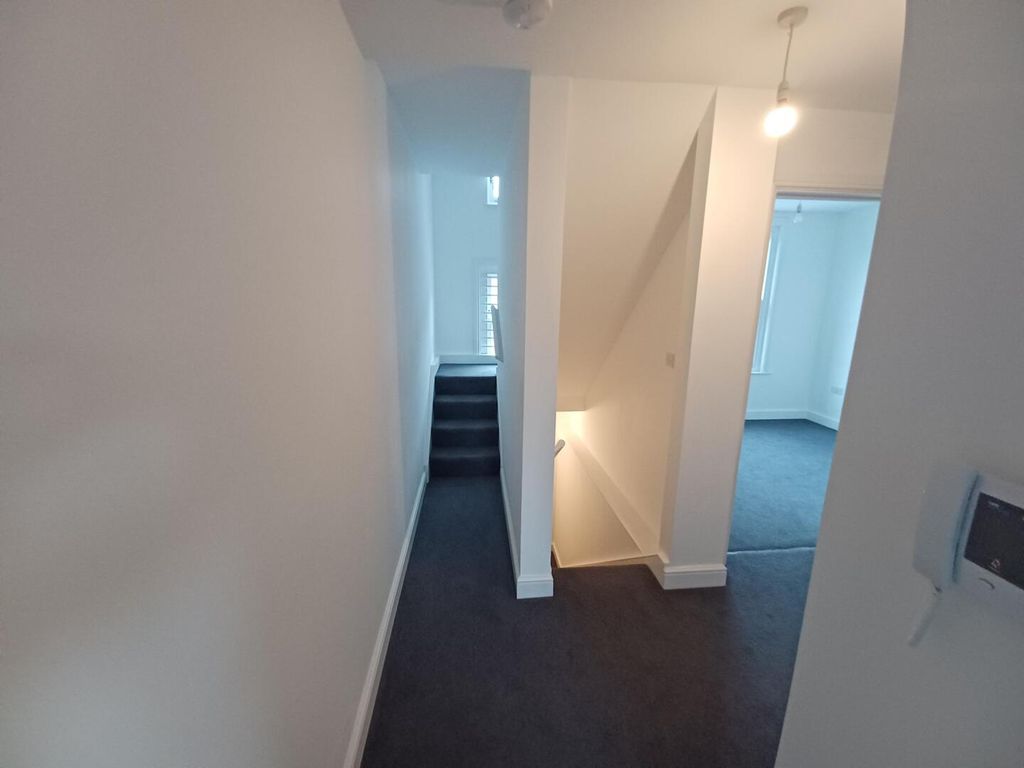 Property photo 2 of 8 Hallway
